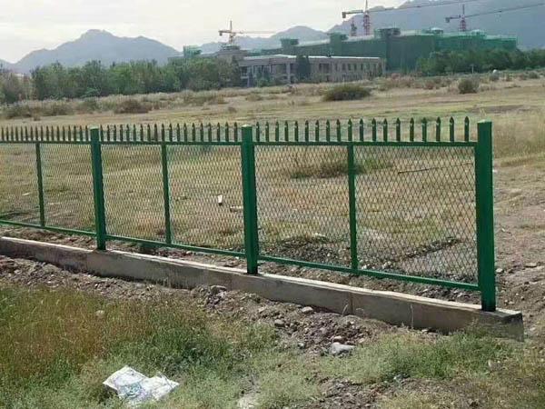 新疆浸塑护栏网